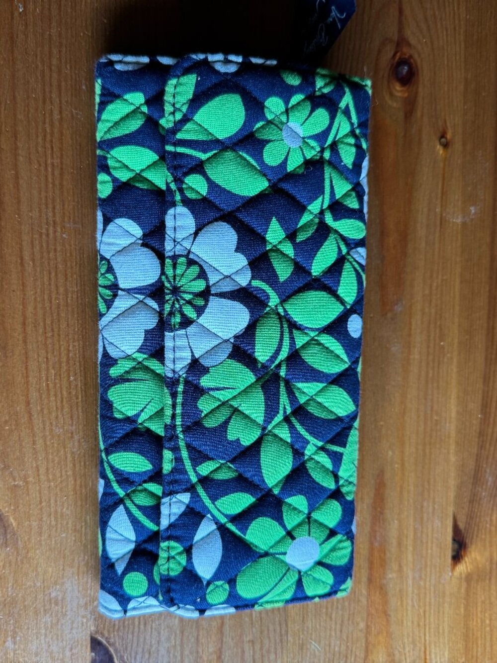 Vera Bradley Lucky You Trifold Magnetic Closure Wallet Green Navy Print Floral